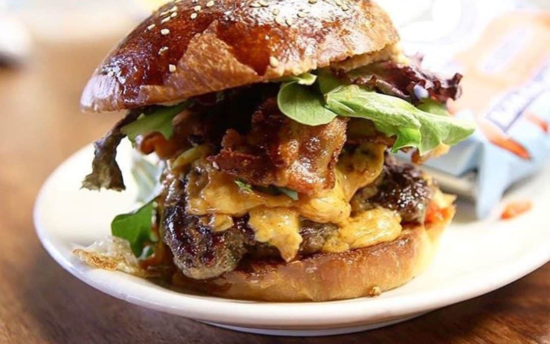 Mac-and-Cheese-Burger-with-Bacon-img